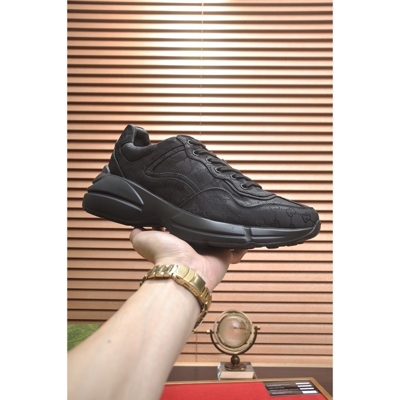 G*u*i casual shoes